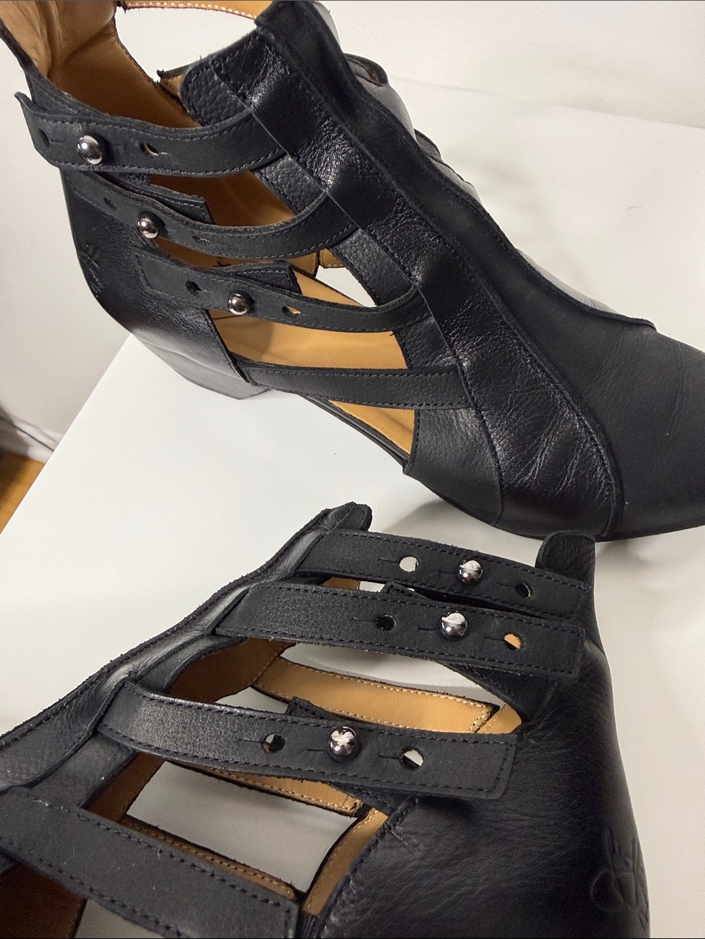 John Fluevog Bekke Black Leather Studded Cutout Ankle Boots 6.5 - Picture 9 of 13